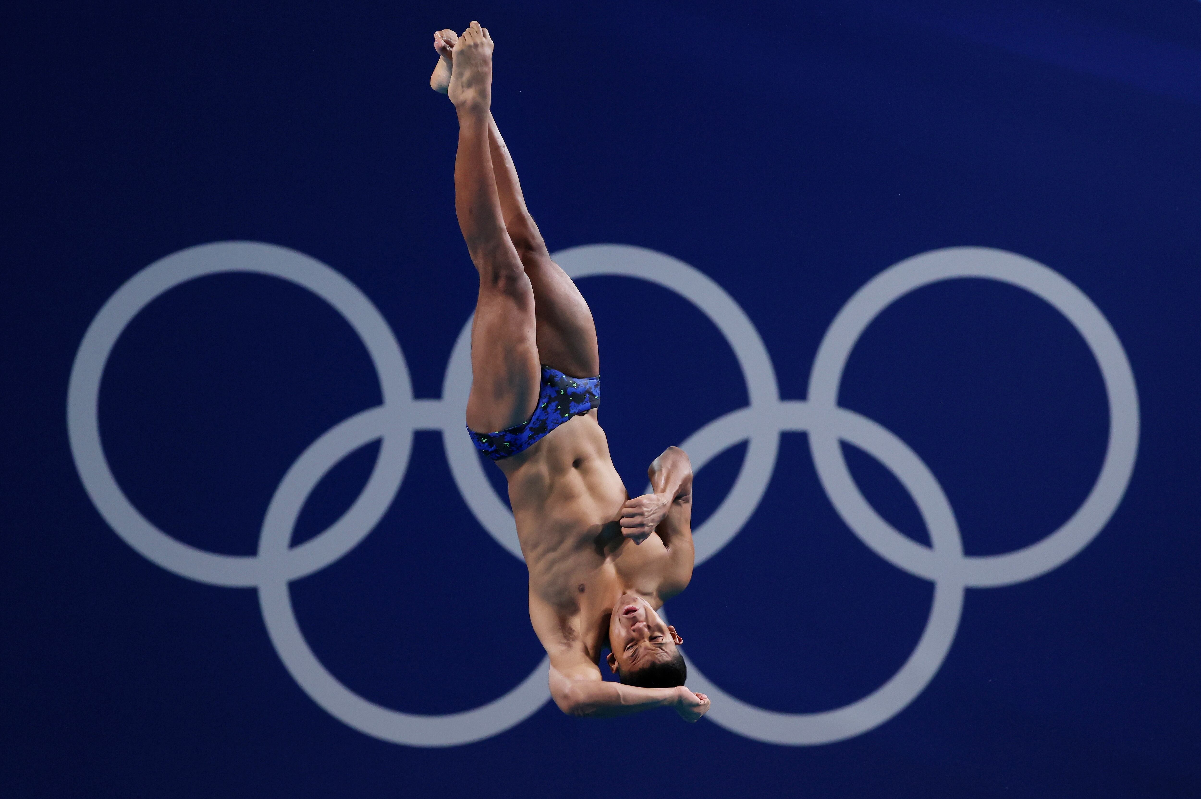 PARIS, FRANCE - AUGUST 06: Luis Felipe Uribe Bermudez of Team Colombia competes in the Men's 3m Springboard Preliminary on day eleven of the Olympic Games Paris 2024 at Aquatics Centre on August 06, 2024 in Paris, France. (Photo by Clive Rose/Getty Images)