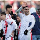 MADRID, SPAIN - DECEMBER 05: Radamel Falcao of Rayo Vallecano de Madrid acknowledges the audience after winning the La Liga Santander match between Rayo Vallecano and RCD Espanyol at Campo de Futbol de Vallecas on December 05, 2021 in Madrid, Spain. (Photo by Gonzalo Arroyo Moreno/Getty Images)