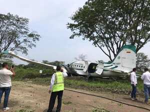 Un avión de la Policía se accidentó cuando aterrizaba en el aeropuerto de Villavicencio. Estas serían las causas.