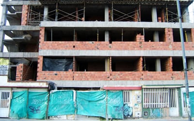 La construcción de edificios que prestan el servicio por horas es una preocupación para los habitantes de las zonas residenciales. 