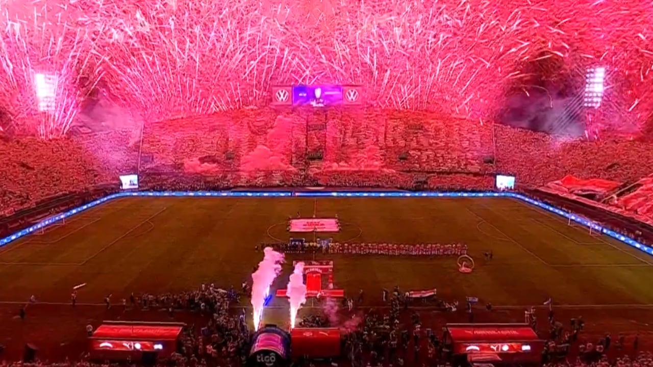 Espectacular despedida le hicieron los paraguayos a su selección.