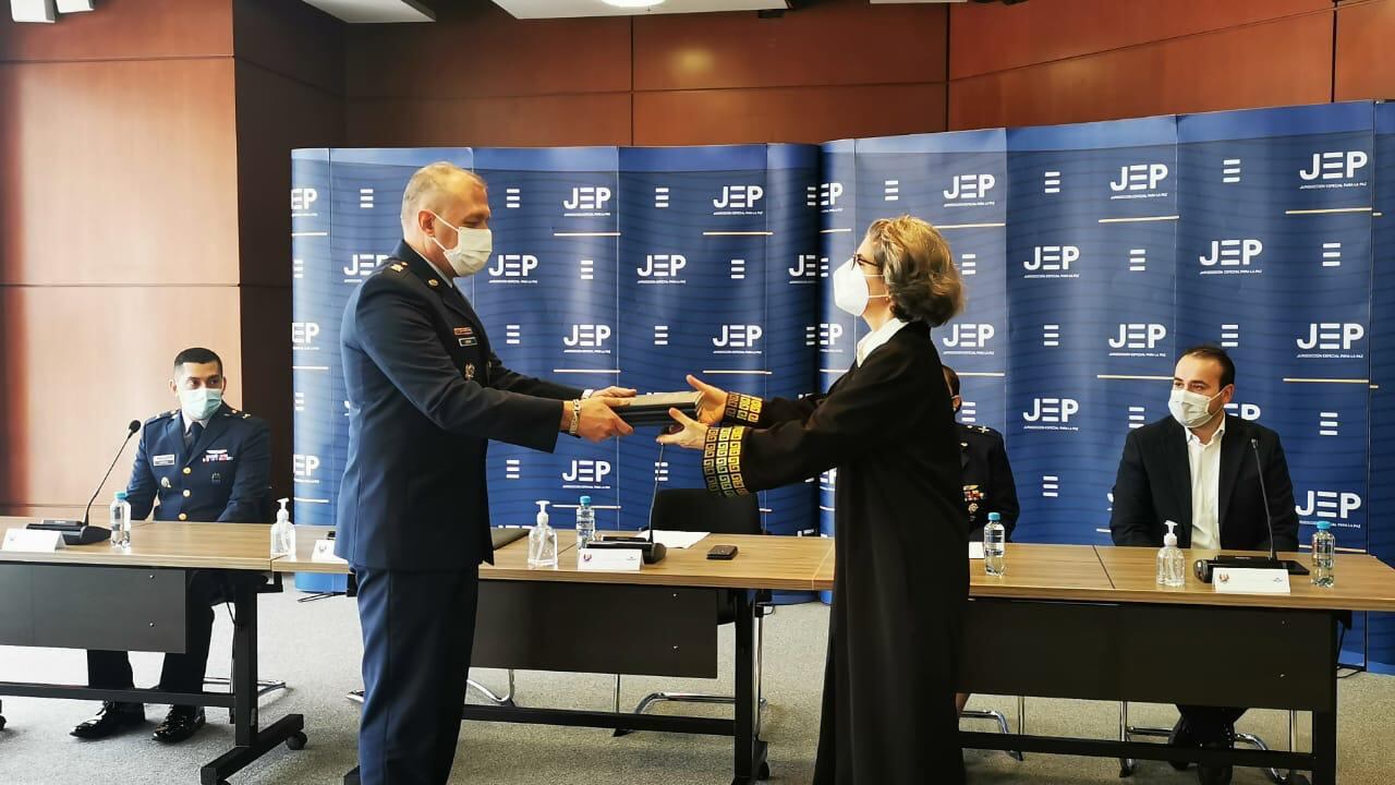 Fuerza Aérea entregó informe a la JEP sobre su participación en el conflicto armado