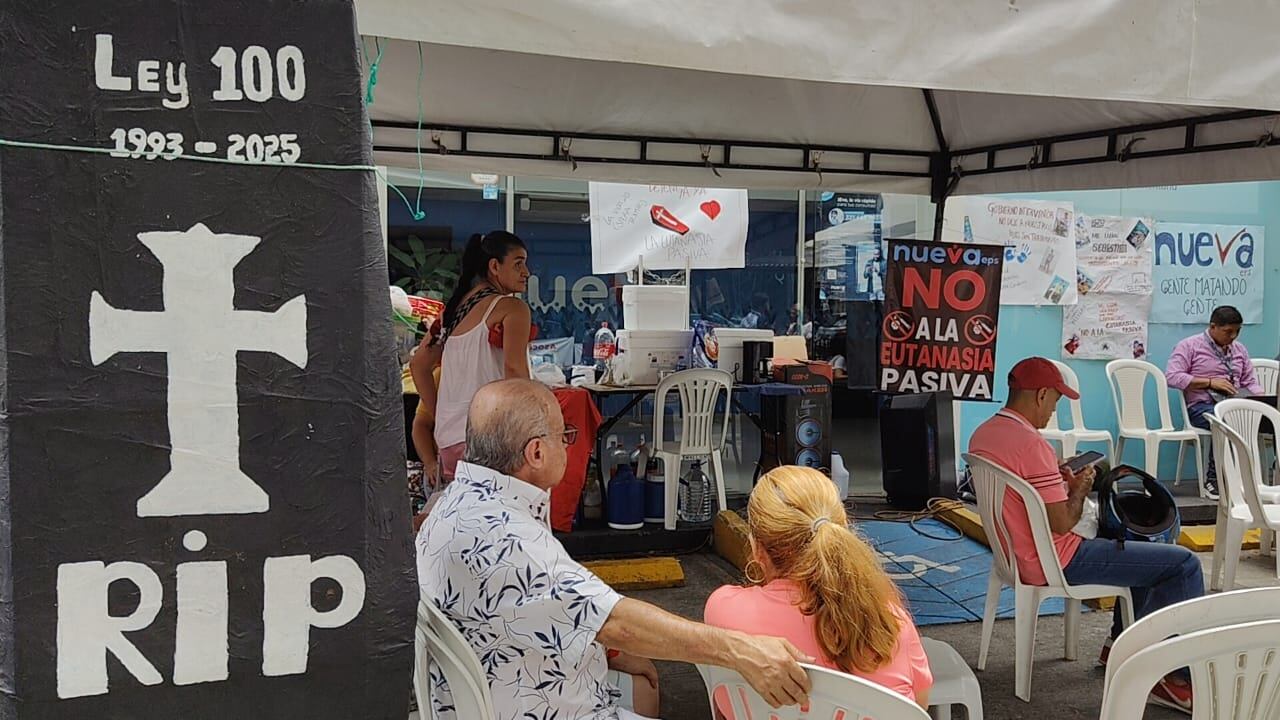 Los familiares de los pacientes con enfermedades de alto costo denuncian que están siendo sometidos a una "eutanasia pasiva".