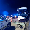 Según lo que se ha podido conocer, el autobús habría impactado en contra de una pared rocosa ubicada a un costado de la carretera.