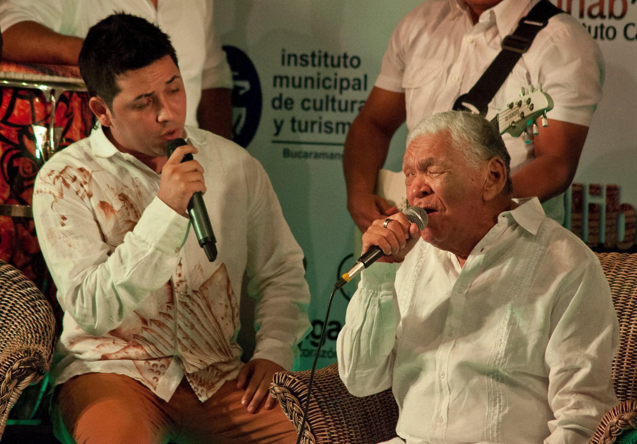 Óscar Díaz fue coronado rey del Festival Francisco el Hombre 2024, un logro que dedica a su abuelo, Leandro Díaz.