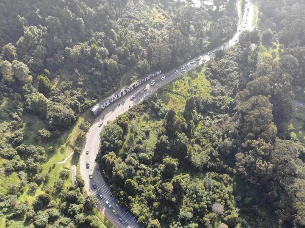 Se ha requerido a la Empresa de Acueducto y Alcantarillado de Bogotá – EAAB- ejecutar actividades para encauzar el agua de las laderas.