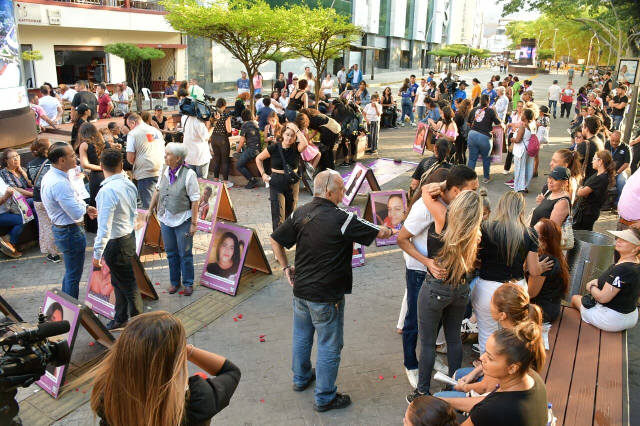 ‘Nos queremos vivas’, así se llamaba el plantón que se realizó en Cali para rechazar el feminicidio de Luz Mery Tristán.