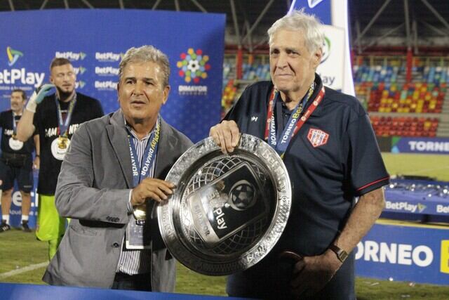 Eduardo Dávila (der.) dueño del Unión Magdalena.