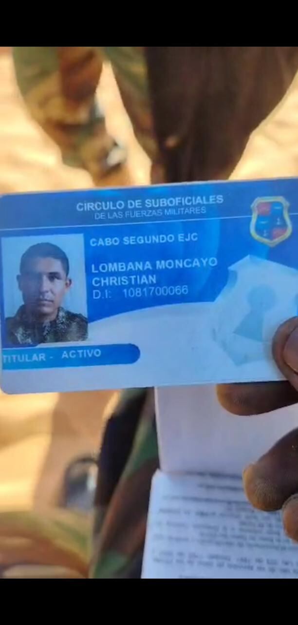 Documentos de un militar retirado colombiano en poder del Ejército de Sudán, África.