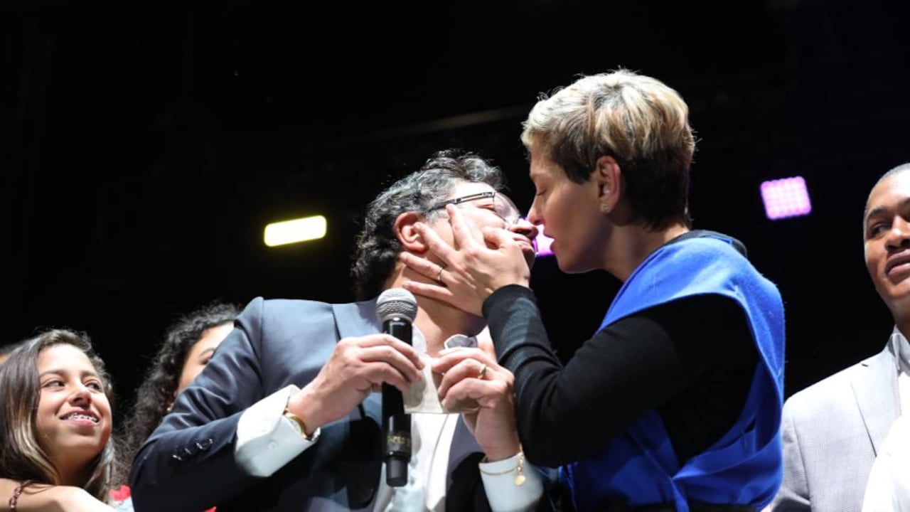 Celebración del triunfo de Gustavo Petro en Movistar Arena con Veronica Alcocer
