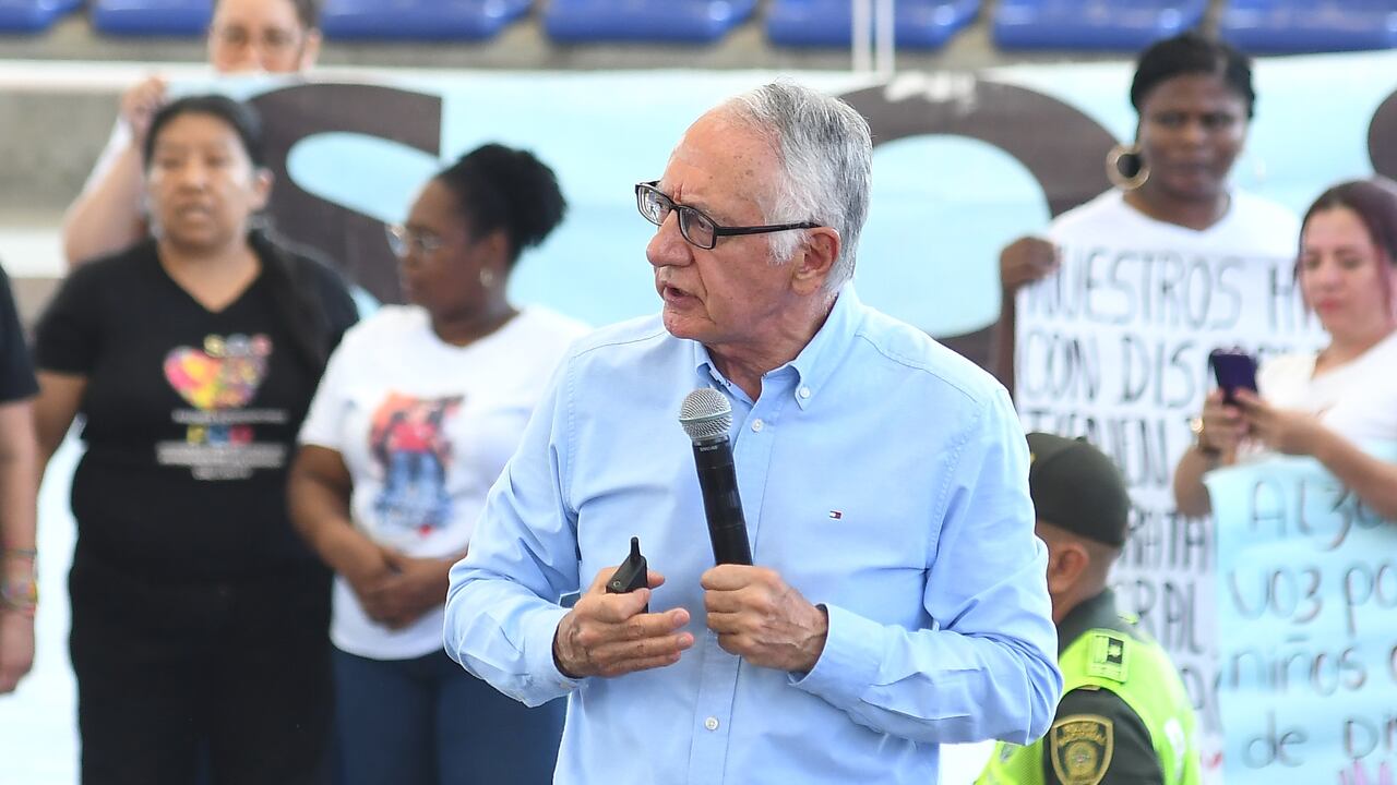 El ministro de Salud Guillermo Alfonso Jaramillo, ha sido blanco de críticas por las posturas que ha tenido frente al sector.