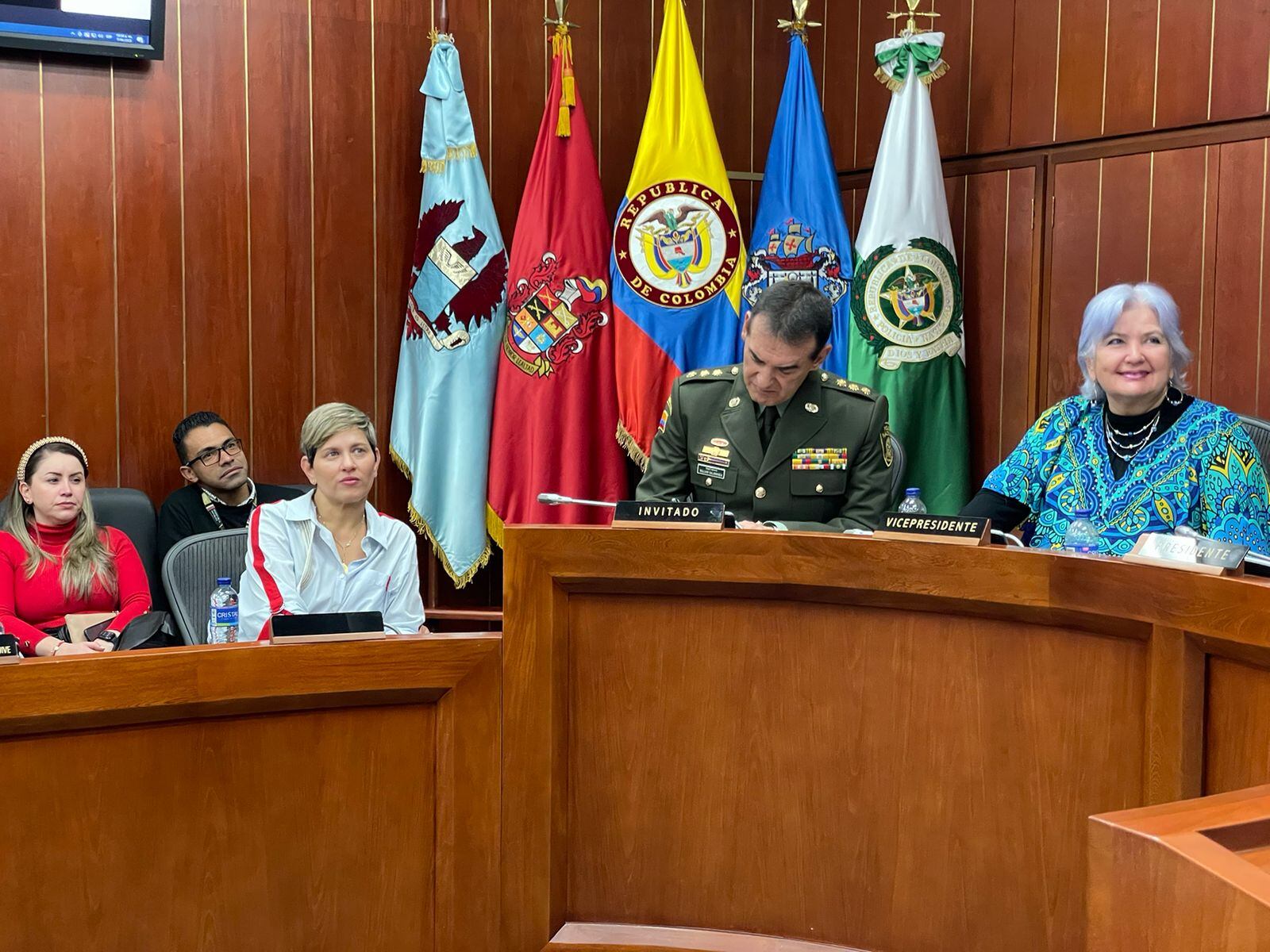 Verónica Alcocer en la Comisión Segunda del Senado.