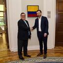 El embajador de Estados Unidos en Colombia, Francisco Palmieri, y el alcalde electo de Bogotá, Carlos Fernando Galán.