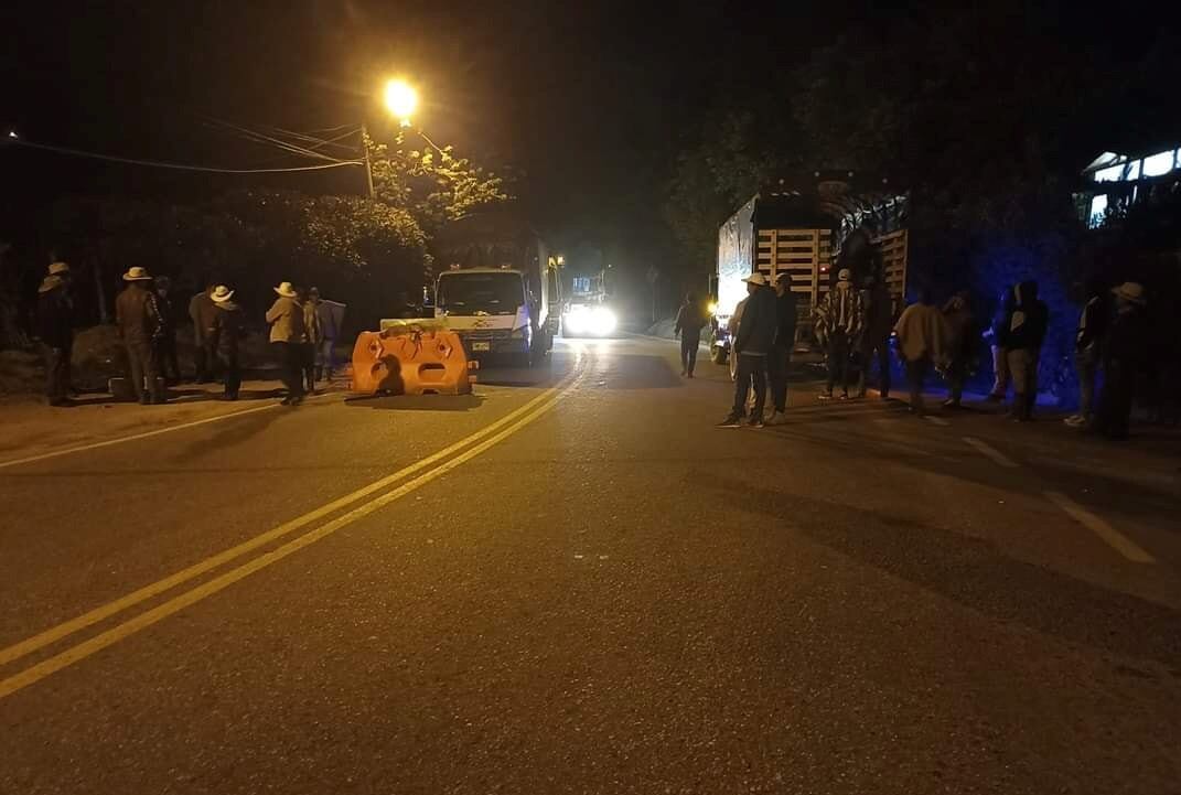 Campesinos buscan llamar la atención del presidente Gustavo Petro.