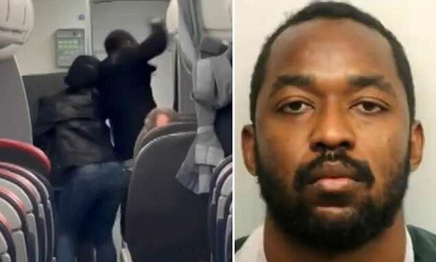 Una cámara captó el momento del ataque por parte del pasajero