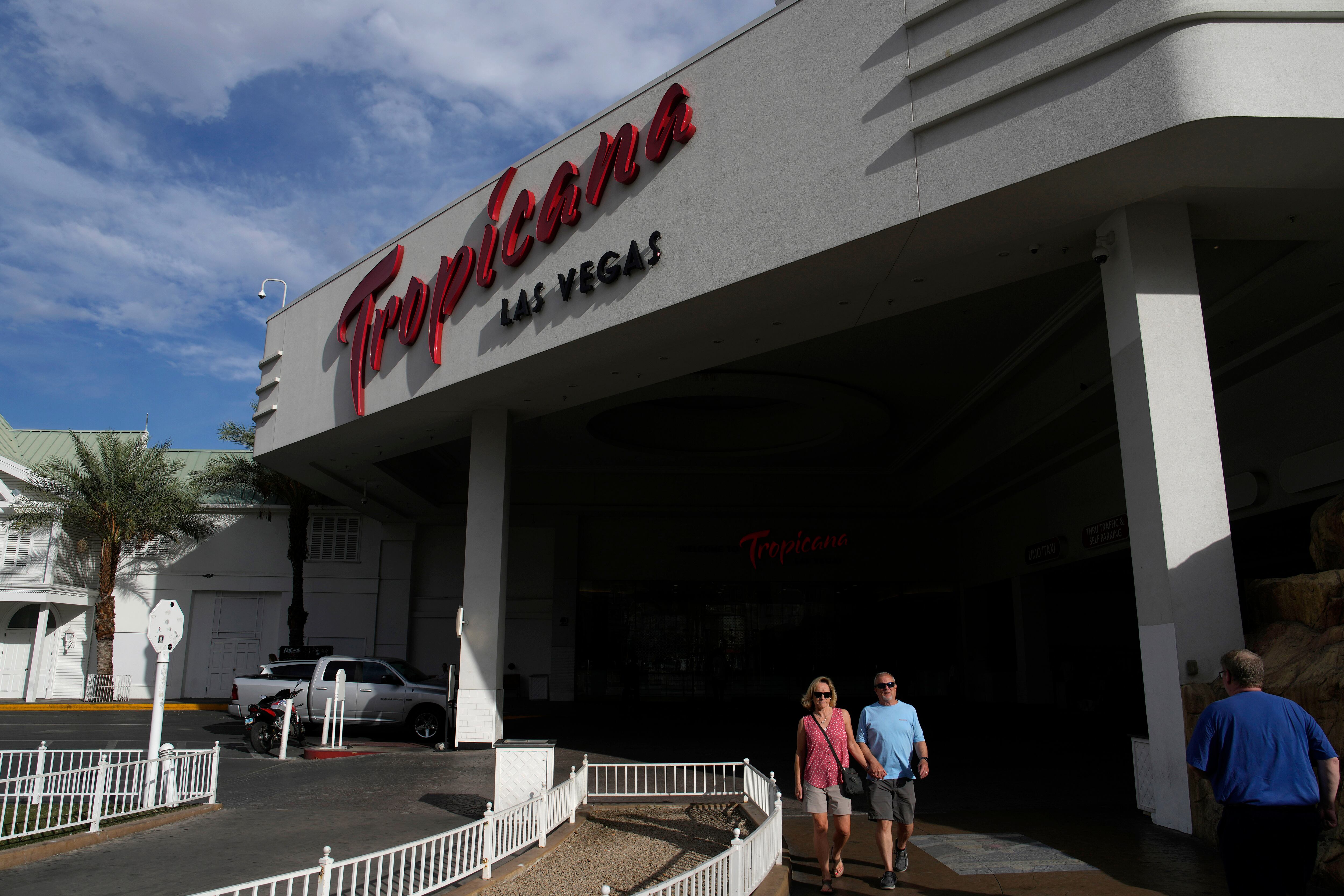 El propietario de Tropicana, Bally's Corp., dijo el lunes 29 de enero que el cierre marca el comienzo de los preparativos para la demolición del emblemático hotel-casino en el Strip de Las Vegas. Los propietarios de la MLB dieron su aprobación en noviembre para que los Atléticos de Oakland se mudaran a Las Vegas. (Foto AP/John Locher, archivo)