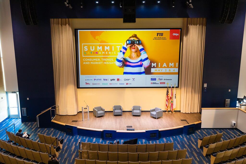 El evento tiene lugar en la Universidad Internacional de la Florida