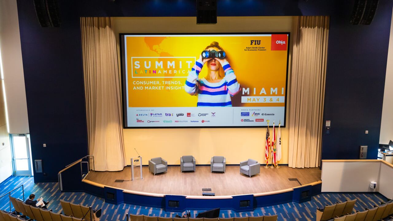 El evento tiene lugar en la Universidad Internacional de la Florida.