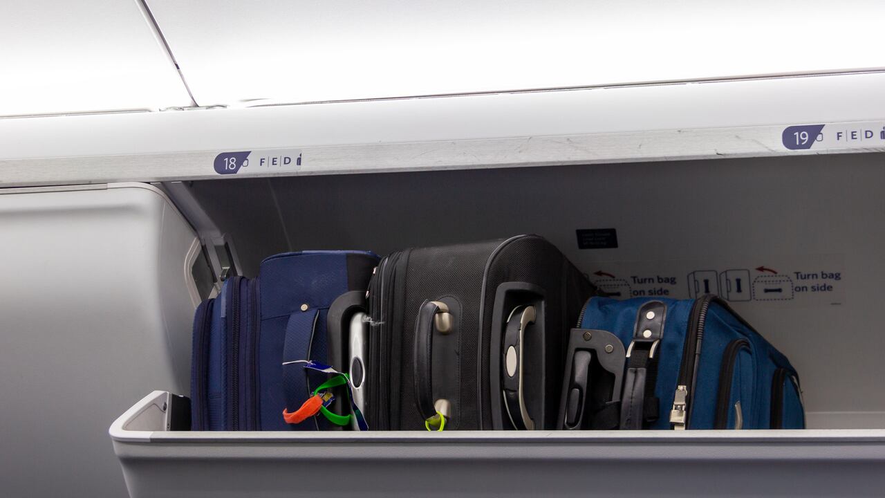 Equipaje de mano en compartimentos