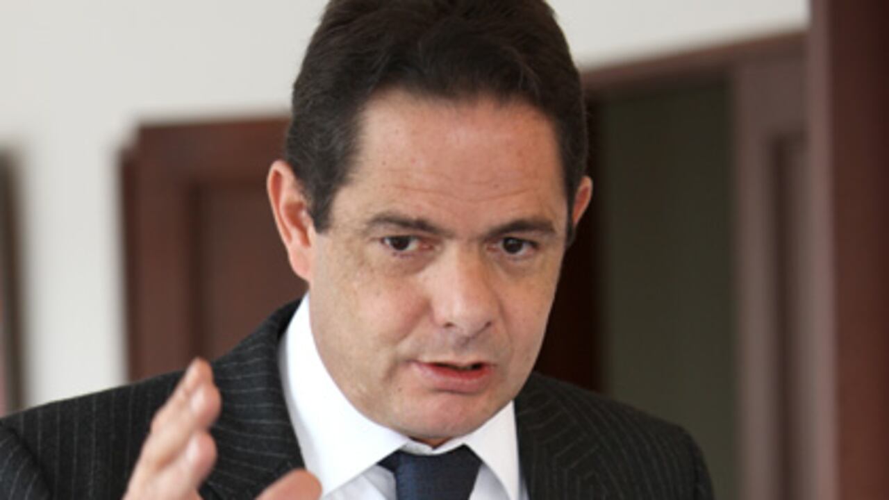 La investigación preliminar que le abrió el procurador puede poner en jaque la carrera política del ministro Germán Vargas.