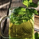 El té de menta contribuye a la pérdida de esos kilos de más, pues ayuda a digerir las grasas