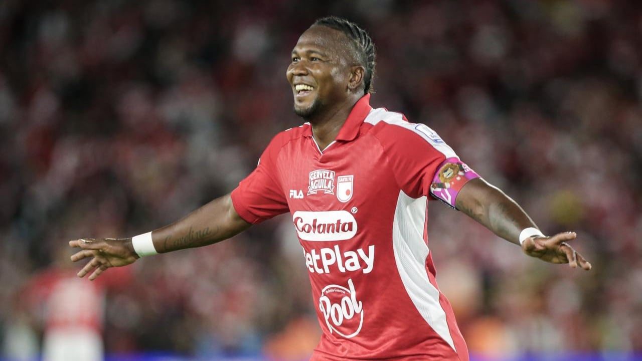Hugo Rodallega, figurón con Santa Fe ante América de Cali.