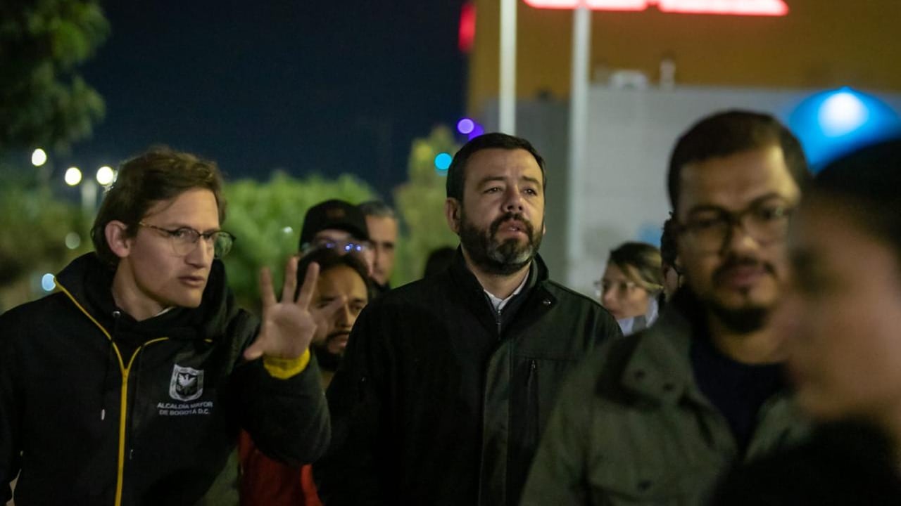 Alcalde Carlos Fernando Galán en compañía del secretario de Gobierno, Gustavo Quintero.