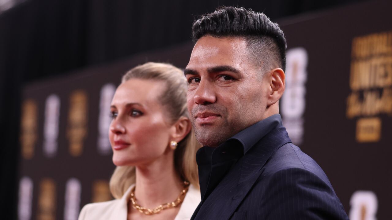 Falcao García y su esposa, Lorelei Tarón en la gala del sorteo del Mundial 2026