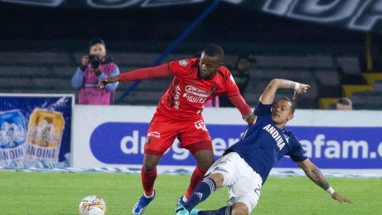 Leonardo Castro of Millonarios is disputing the ball with Jader Quinones of America during a match between Millonarios F.C. and America de Cali on matchday 5 as part of the BetPlay DIMAYOR I 2024 League, played at the Nemesio Camacho El Campin Stadium in Bogota, Colombia. (Photo by Daniel Garzon Herazo/NurPhoto via Getty Images)
