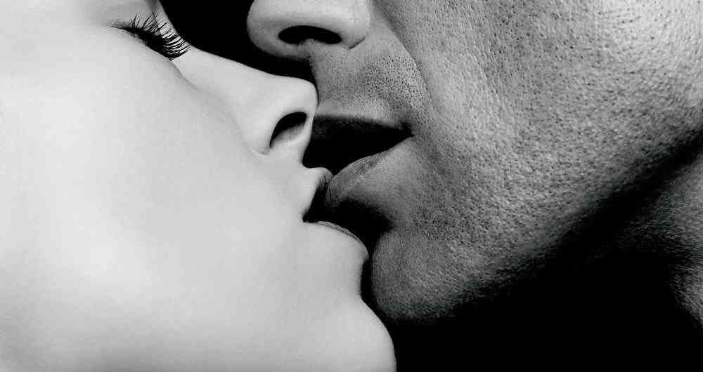 Cada beso demuestra una emoción y así pasa con los signos el Zodiaco, según la fecha de nacimiento una persona puede llegar a adquirir habilidades para besar. 