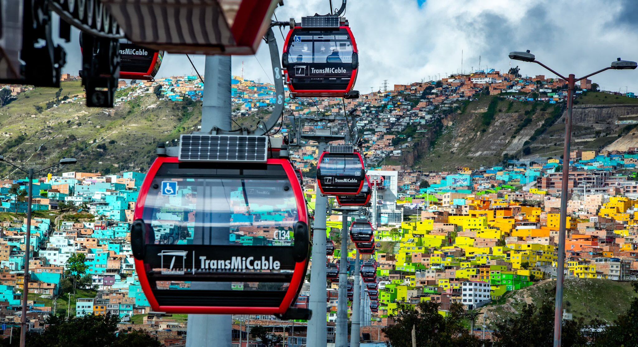 La discusión se desató por los cables aéreos que quiere construir el Distrito.