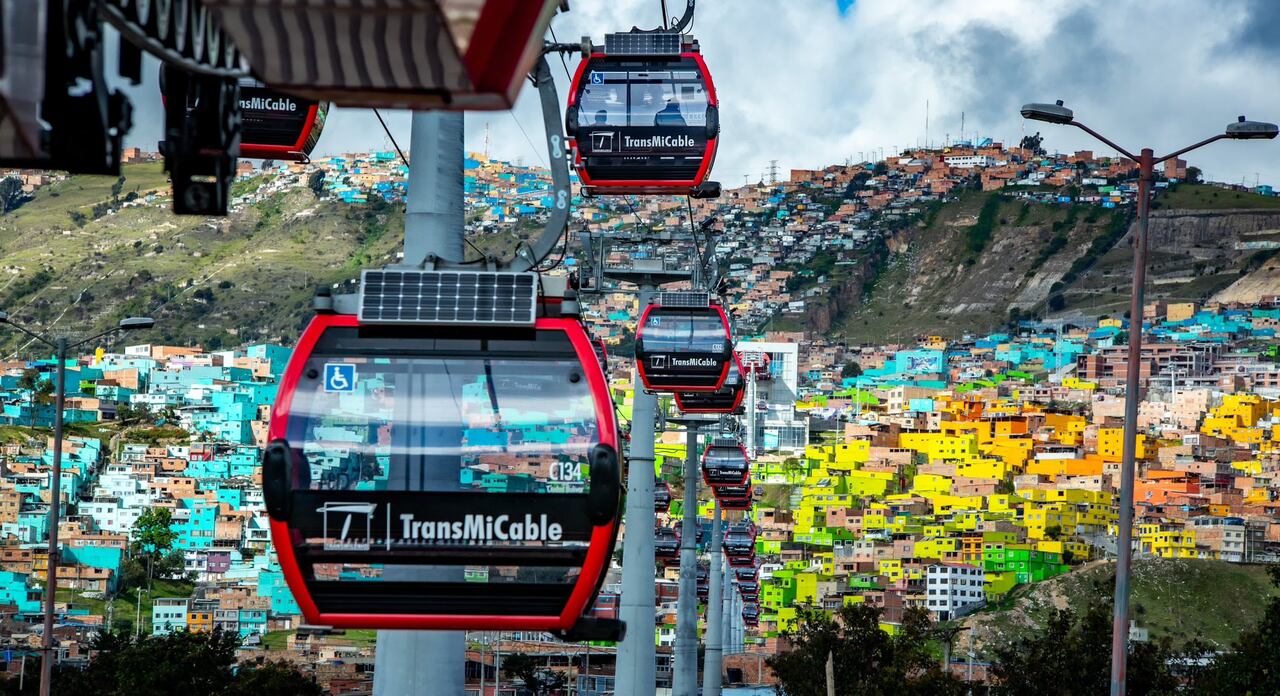 La discusión se desató por los cables aéreos que quiere construir el Distrito.