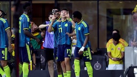 Colombia celebra sus goles, contra Perú, en amistoso fecha Fifa.