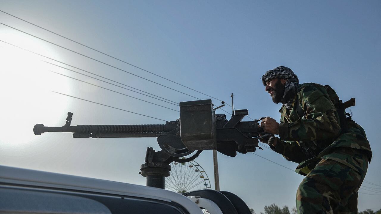Afghan security personnel and Afghan militia fighting against Taliban, stand guard in Enjil district of Herat province on July 30, 2021. (Photo by Hoshang Hashimi / AFP)