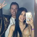 La pareja enfrentó las críticas en redes sociales por este amor.