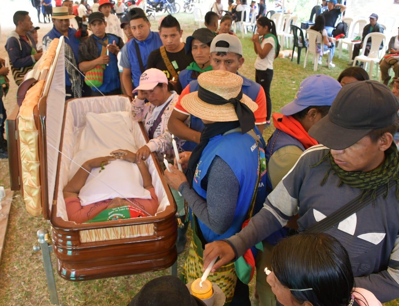 En la vereda la bodega en Toribio cauca,se lleva a cabo el velorio de la líder indígena carmelita yule.