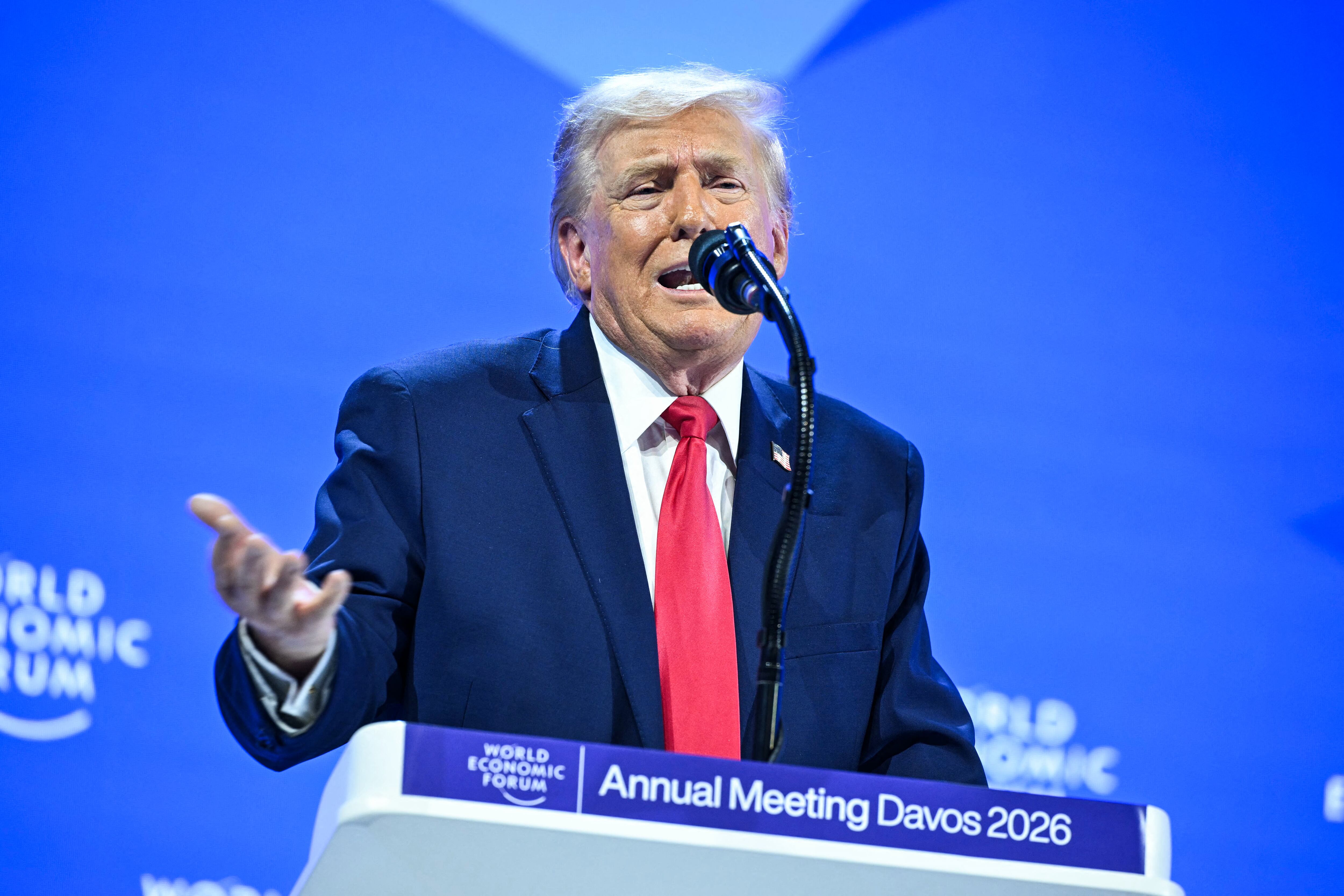 262 / 5.000
El presidente de Estados Unidos, Donald Trump, hace un gesto durante su discurso especial durante la reunión anual del Foro Económico Mundial (FEM) en Davos el 21 de enero de 2026.