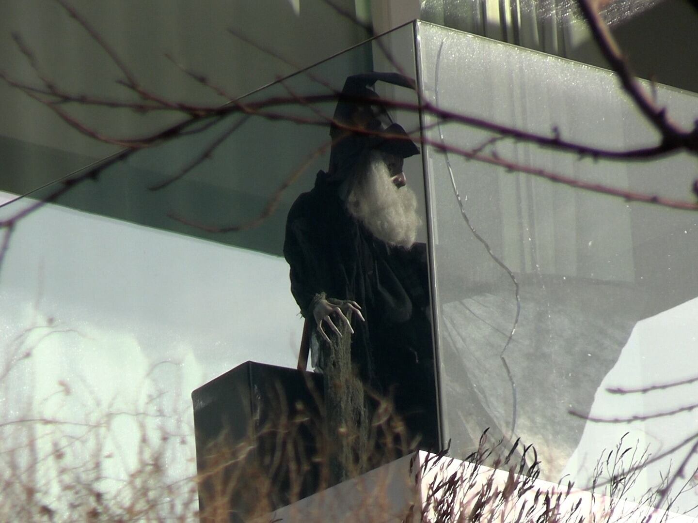 La cantante regresó este objeto al balcón.