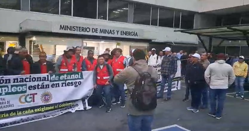 Protesta frente al Ministerio de Minas