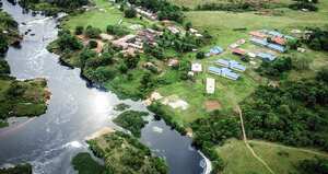 Panorámica de Mitú, capital del Vaupés, situada sobre el río Vaupés.