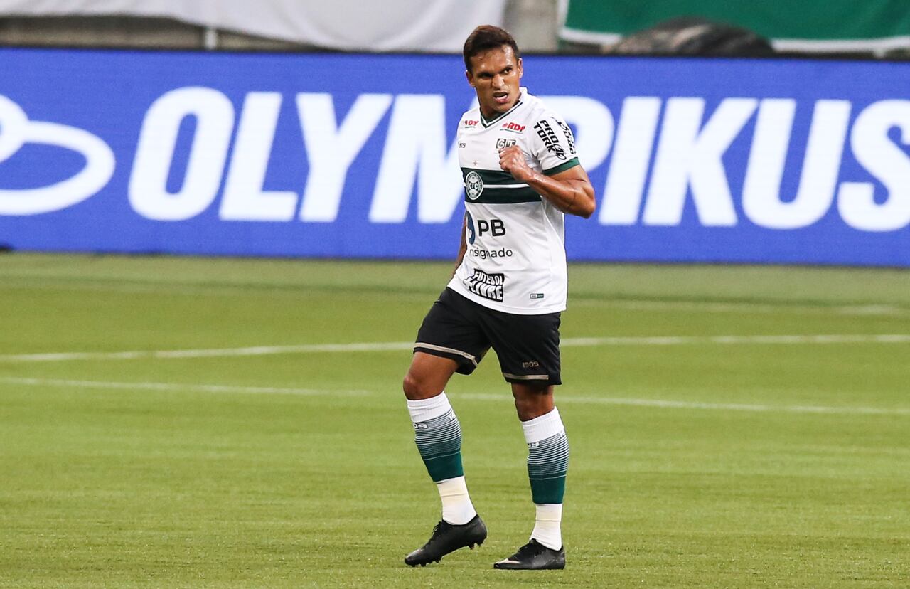 SAO PAULO, BRAZIL - OCTOBER 14: Robson #30 of Coritiba celebrates after scoring the first goal of his team during the match against Palmeiras as part of Brasileirao Series A 2020 at Allianz Parque on October 14, 2020 in Sao Paulo, Brazil. (Photo by Alexandre Schneider/Getty Images)