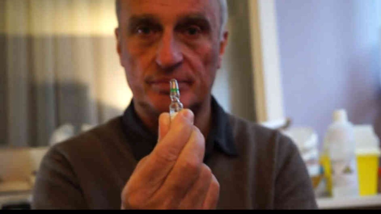 La BBC siguió los pasos del doctor de Locht durante la consulta con tres pacientes que solicitaron su intervención.