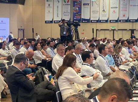 Auditorio nutrido participa en el Congreso de Infraestructura 2025 que se realiza en Cartagena.