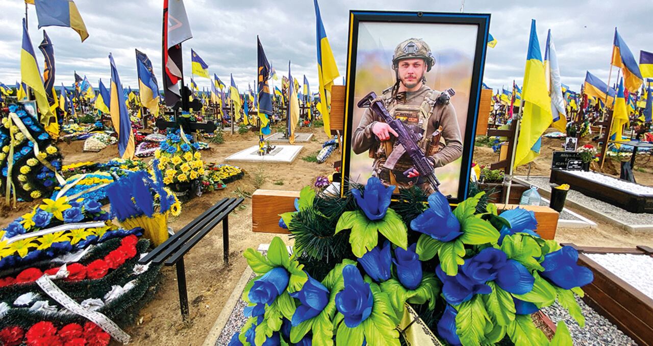 En el cementerio hay una sección dedicada a los soldados caídos en guerra contra Rusia, casi todos jóvenes que nunca pensaron en disparar un fusil.