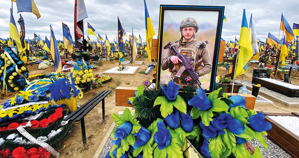 En el cementerio hay una sección dedicada a los soldados caídos en guerra contra Rusia, casi todos jóvenes que nunca pensaron en disparar un fusil.