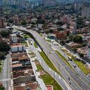 Por medio del botón Paga Fácil, en la franja de pago de impuestos que se encuentra en la página web www.medellin.gov.co, se puede cumplir con esta obligación.