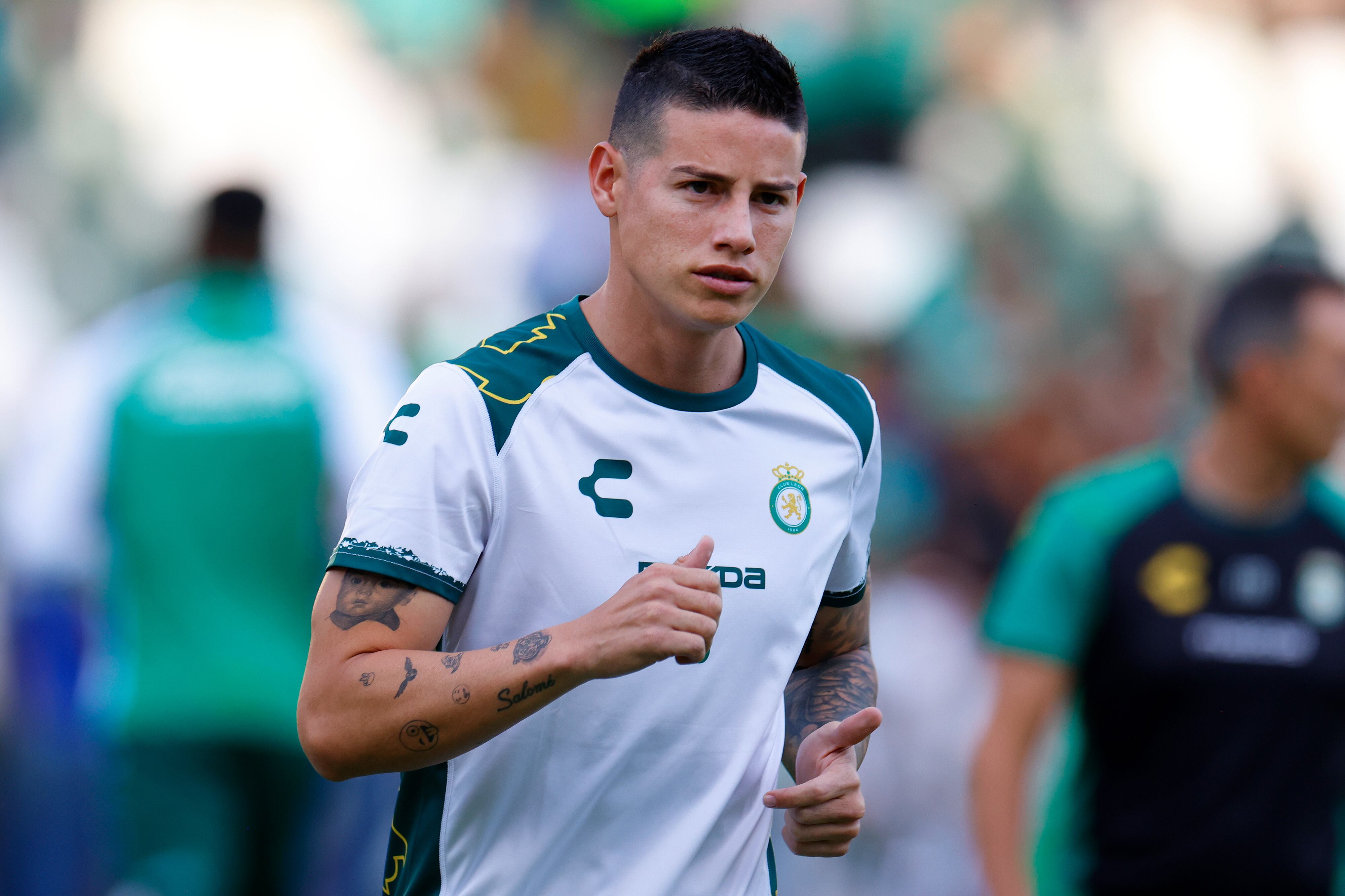 LEON, MEXICO - APRIL 20: James Rodriguez of Leon looks on during the warms up prior the 17th round match between Leon and Monterrey as part of the Torneo Clausura 2025 Liga MX at Leon Stadium on April 20, 2025 in Leon, Mexico. (Photo by Leopoldo Smith/Getty Images)