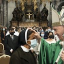 La recién liberada de su secuestro por casi cuatro años, la monja Gloria Narváez acudió este domingo al Vaticano, y recibió la bendición del Papa Francisco.
