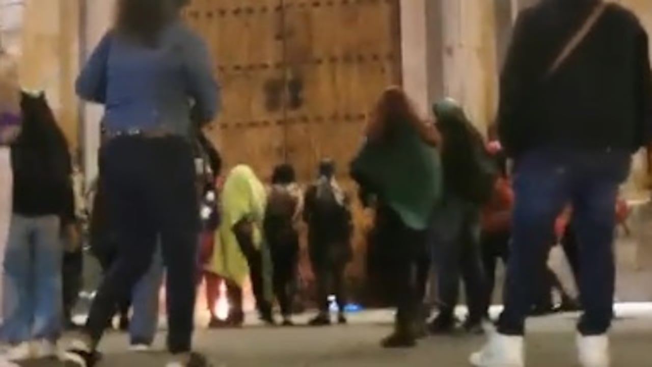 Políticos reaccionan al intento de incendio de la Catedral Primada de Bogotá