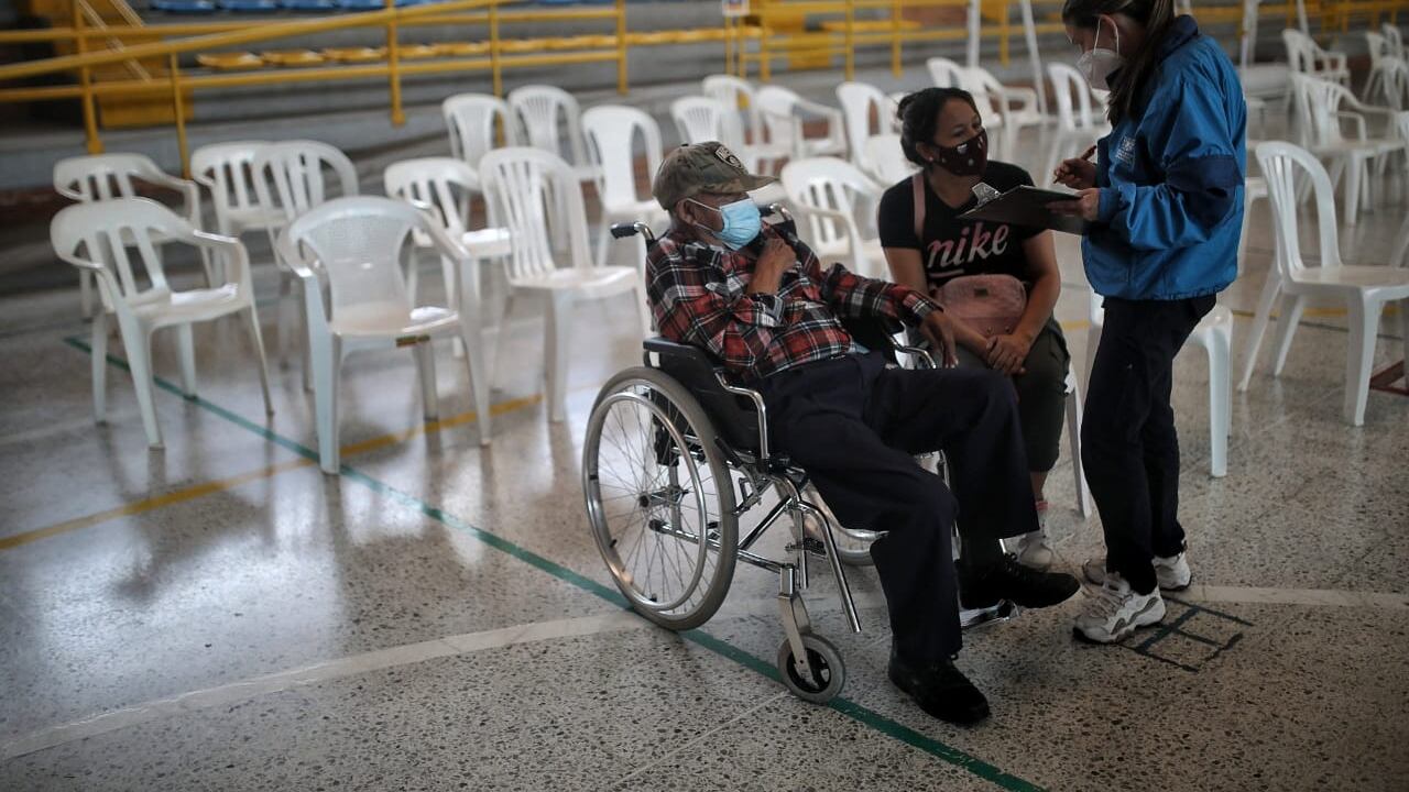 Vacunacion en Bogotá. Foto: Esteban Vega La-Rotta.